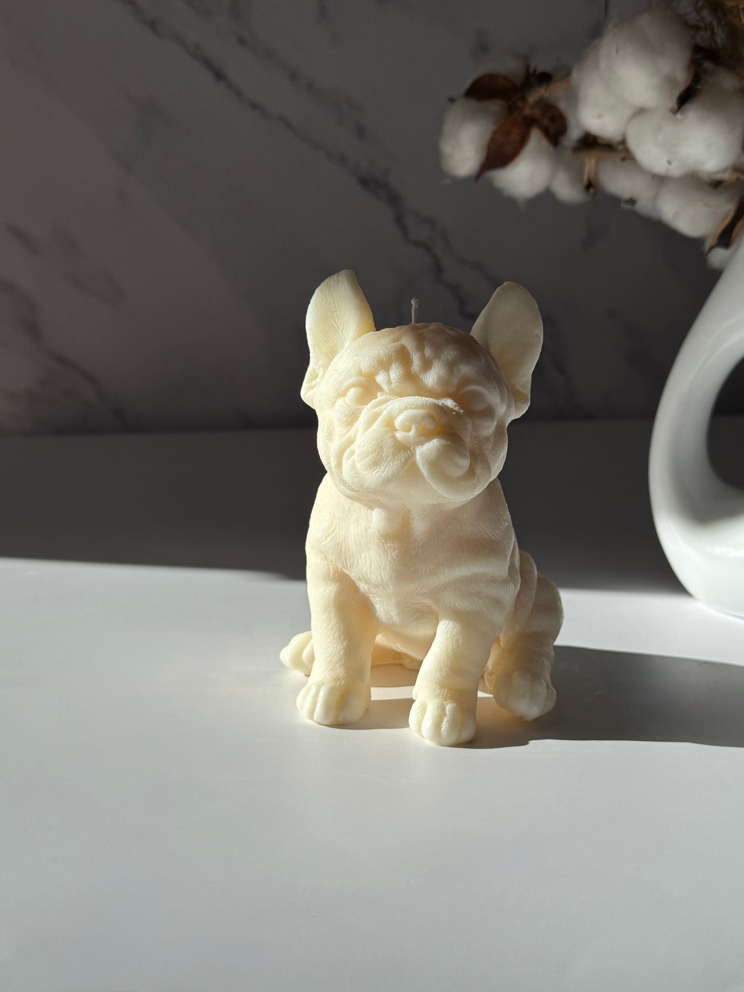 FRENCH BULLDOG küünal